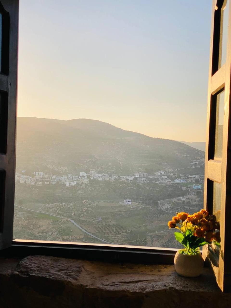 Mountain View House Apartment Керак Екстериор снимка